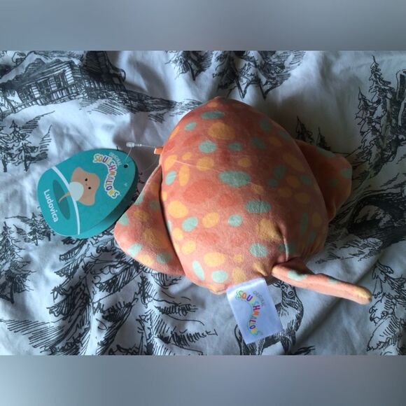 ➿ Squishmallow | 5” Ludovica the Coral Stingray - Picture 4 of 4